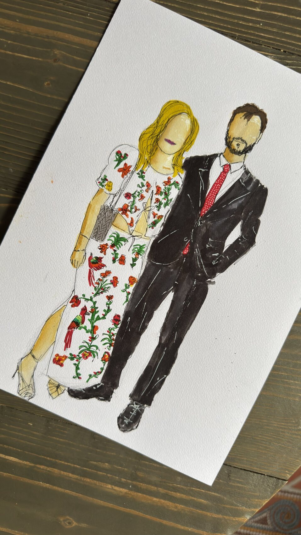 Paar, geblümtes Kleid